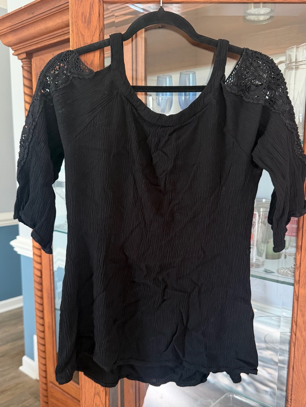 Chico’s (1) Women's Black Open-Shoulder Crochet Sleeve Blouse